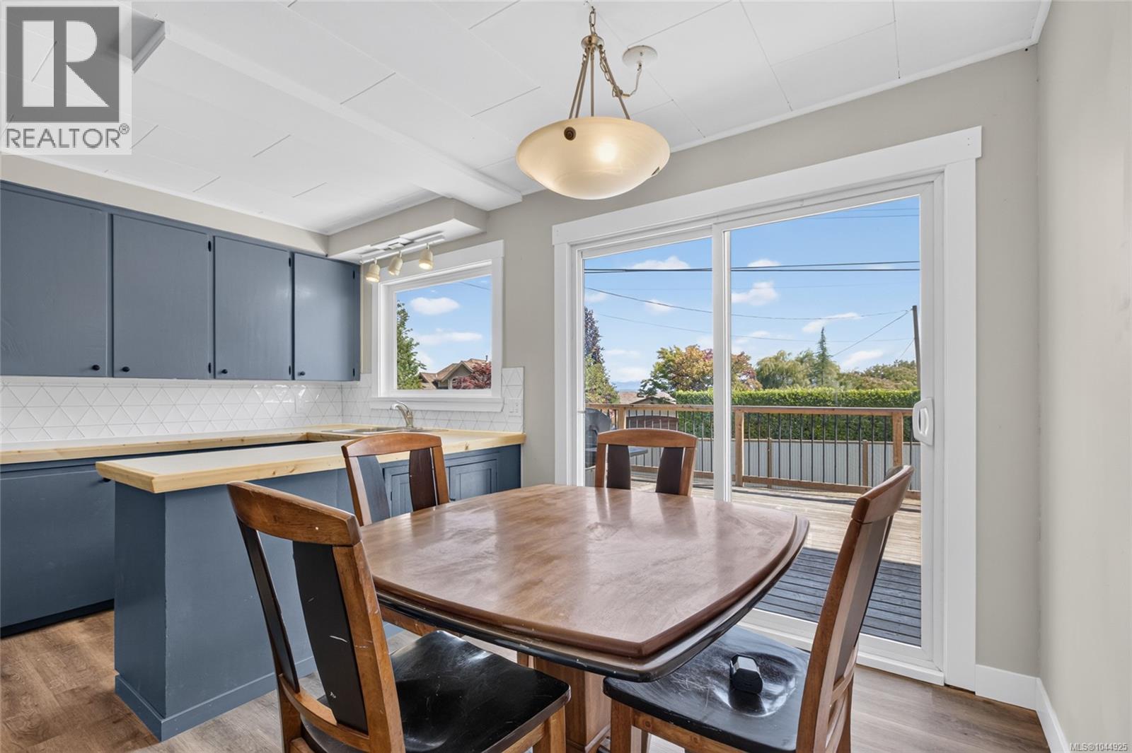 3584 Island Hwy - 33
