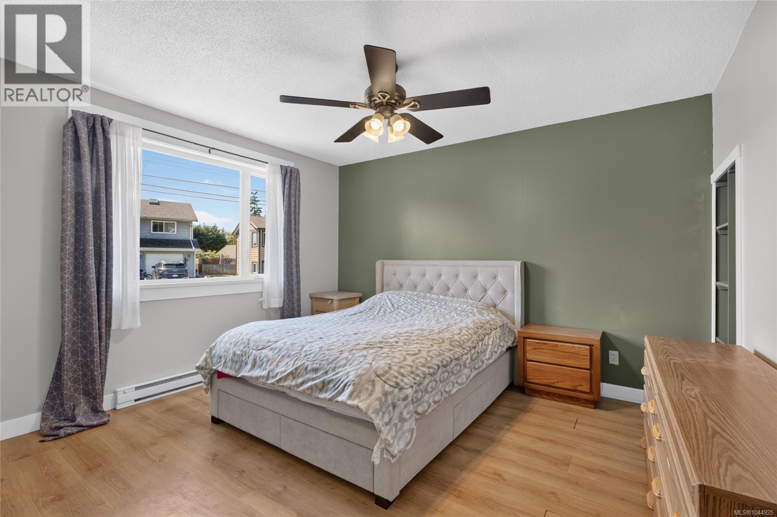 3584 Island Hwy - 44