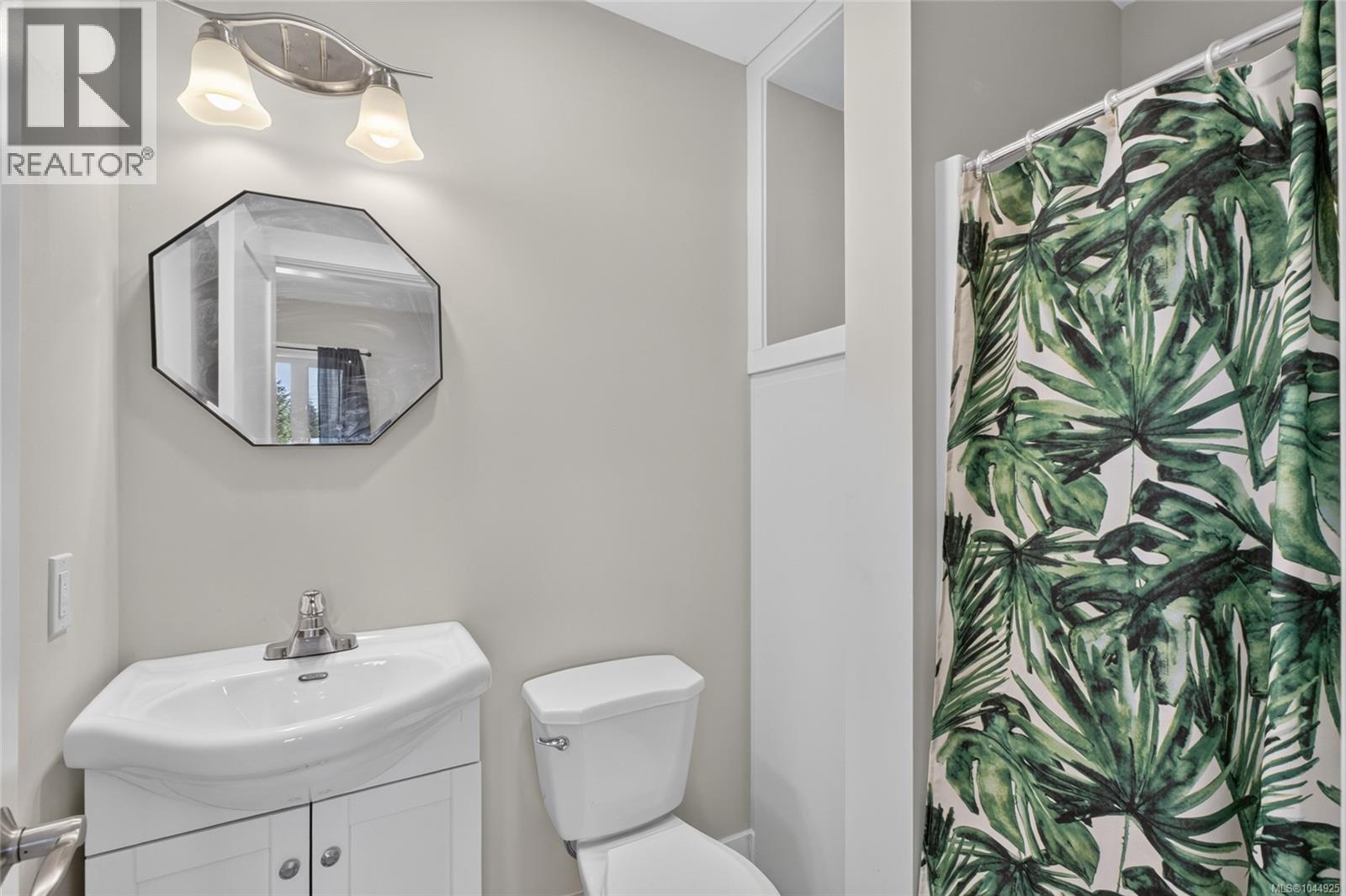 3584 Island Hwy - 50