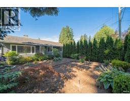 1043 Belvedere Drive, North Vancouver, BC V7R2C6 Photo 8