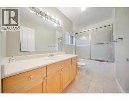 1043 Belvedere Drive, North Vancouver, BC V7R2C6 Photo 35