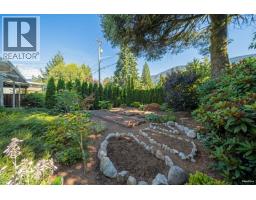 1043 Belvedere Drive, North Vancouver, BC V7R2C6 Photo 9