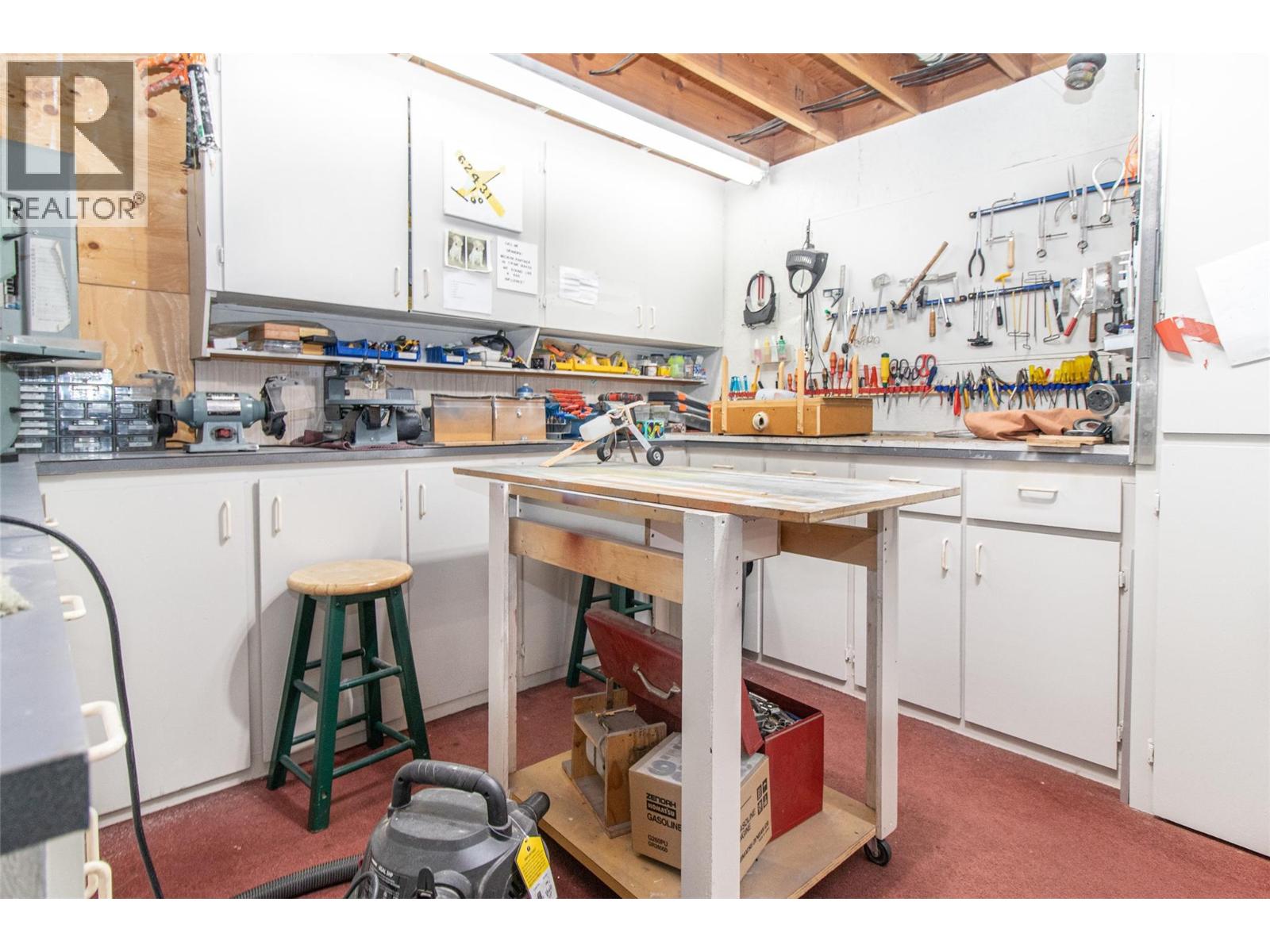 210 Wallace Road, Kelowna