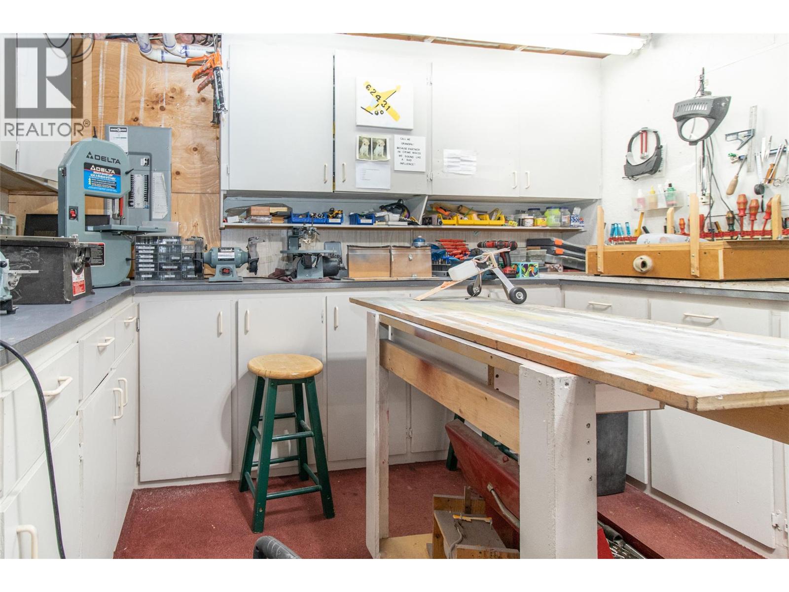 210 Wallace Road, Kelowna