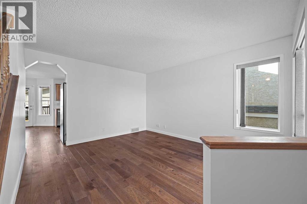 182 Coventry Close NE - Image 4