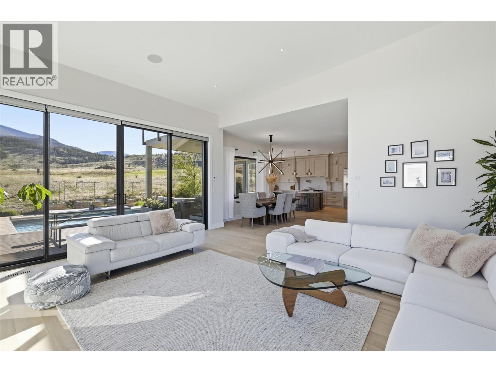 316 HOLLOWAY Drive - 22