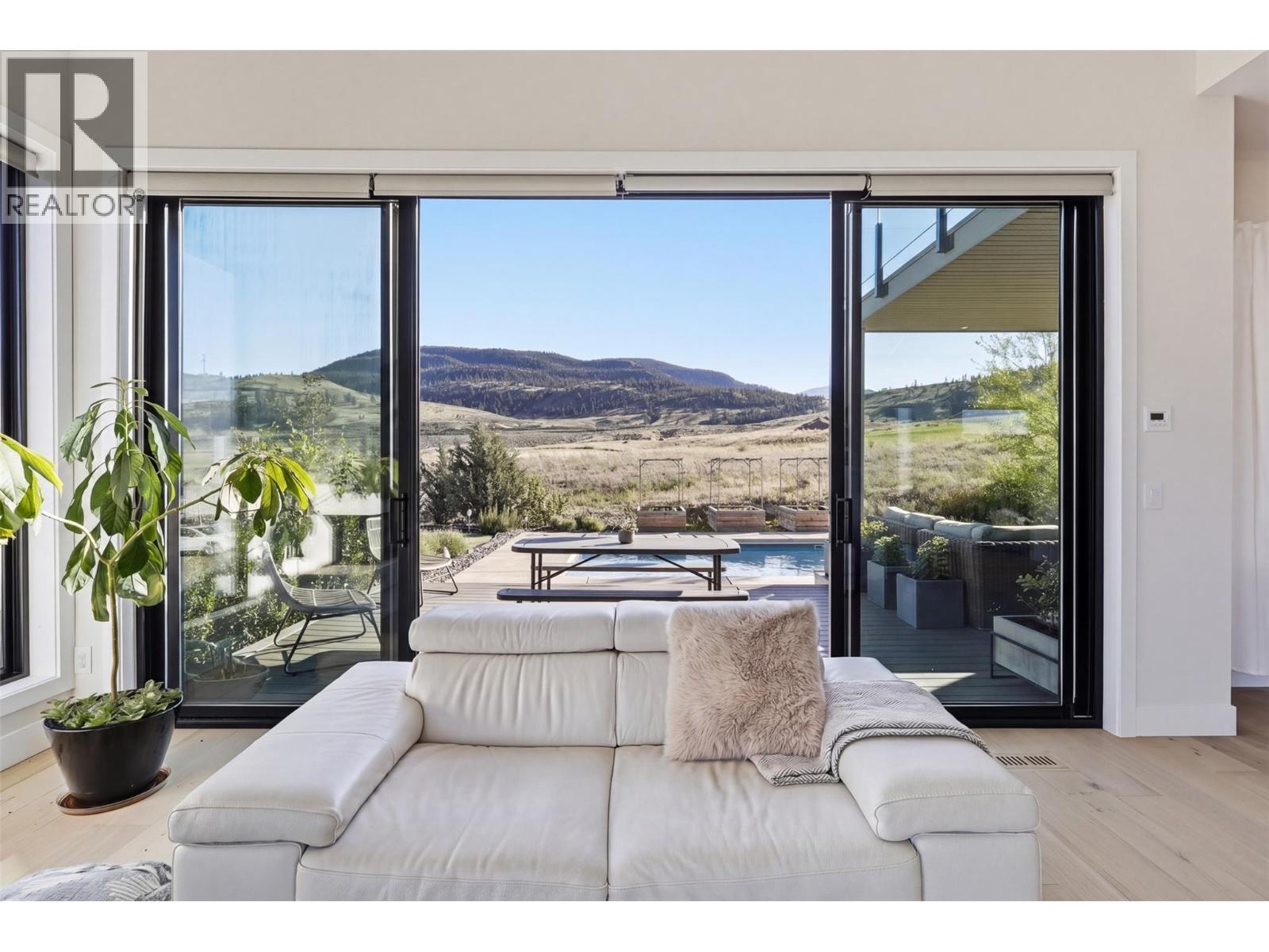 316 HOLLOWAY Drive - Image 23