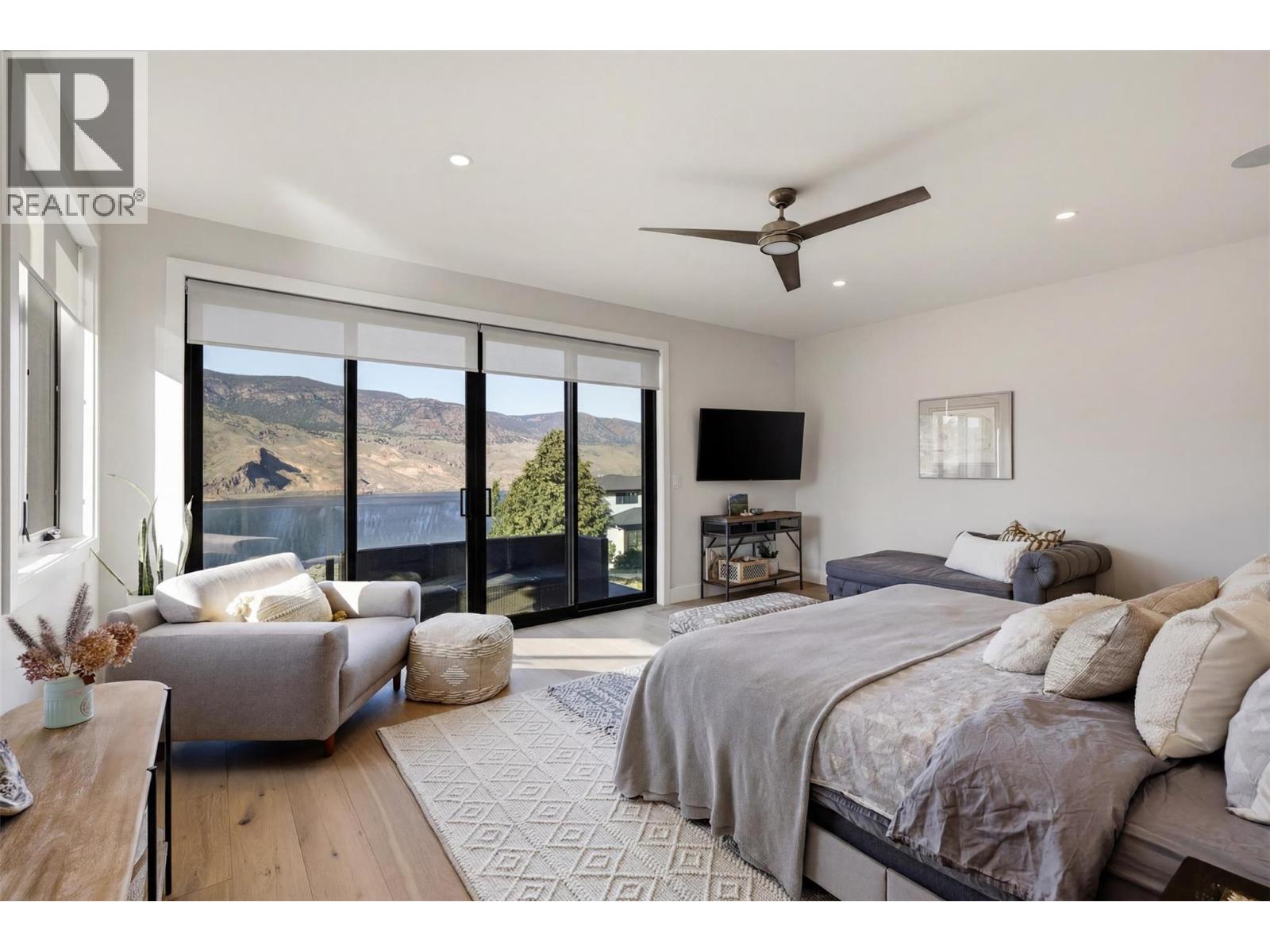 316 HOLLOWAY Drive - 39