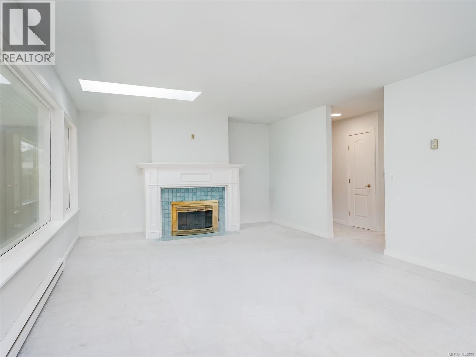 #6 735 Moss St - 13