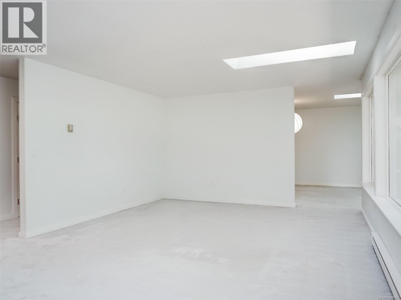 #6 735 Moss St - Image 14