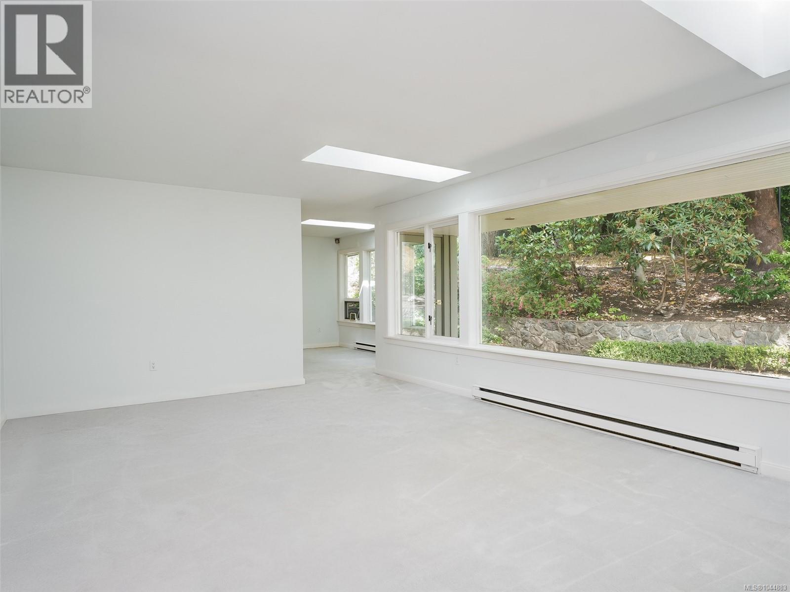 #6 735 Moss St - Image 15