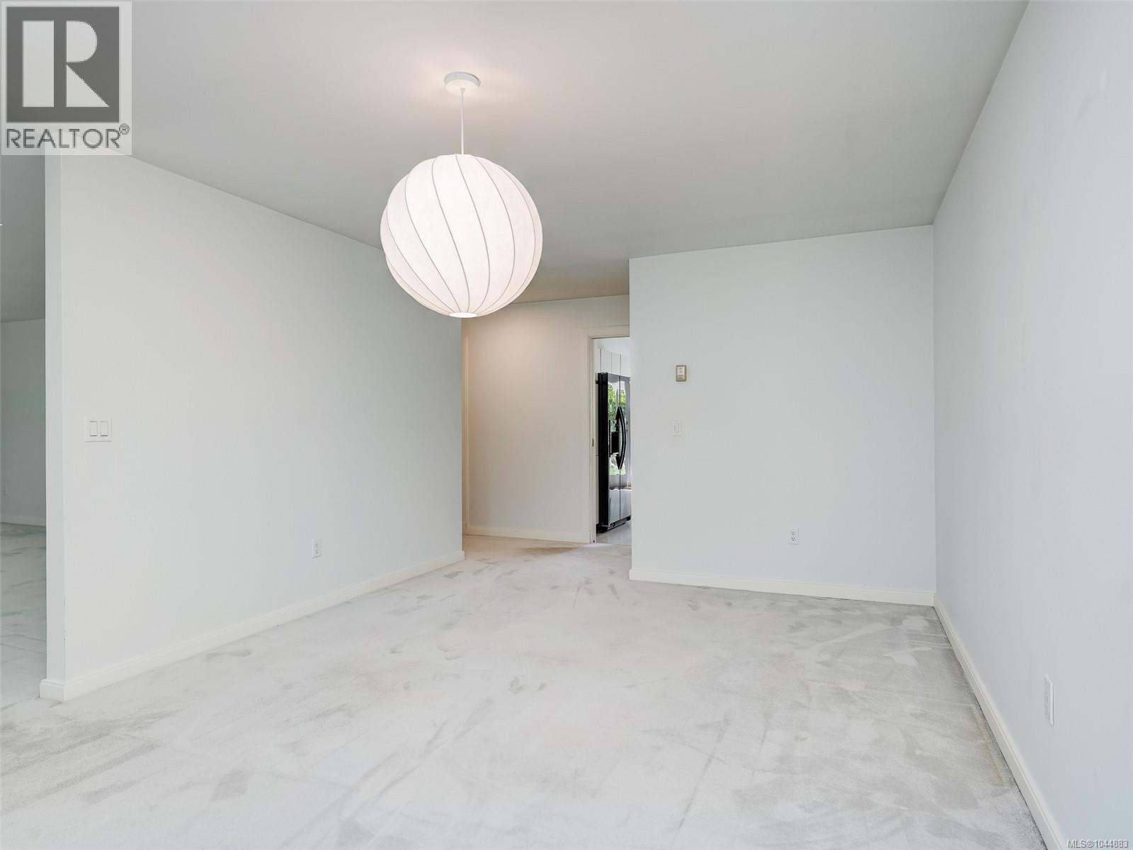 #6 735 Moss St - Image 17