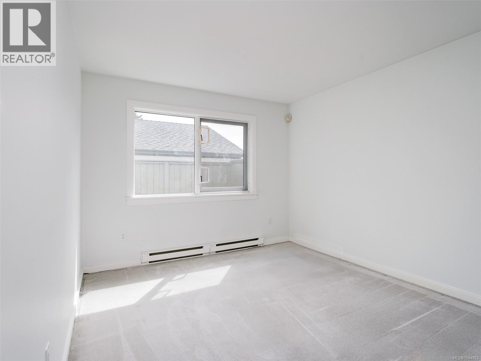 #6 735 Moss St - 24