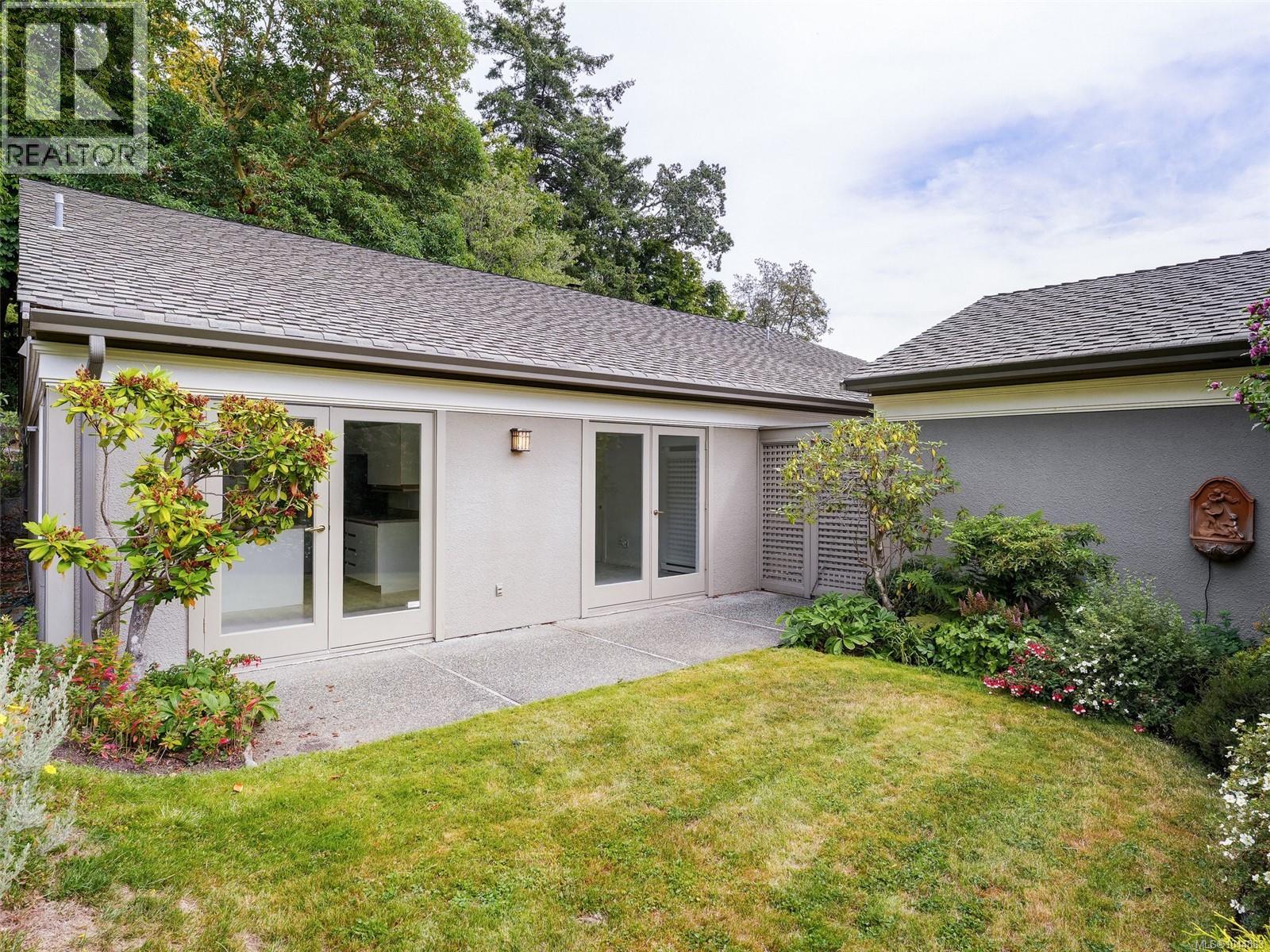 #6 735 Moss St - Image 28