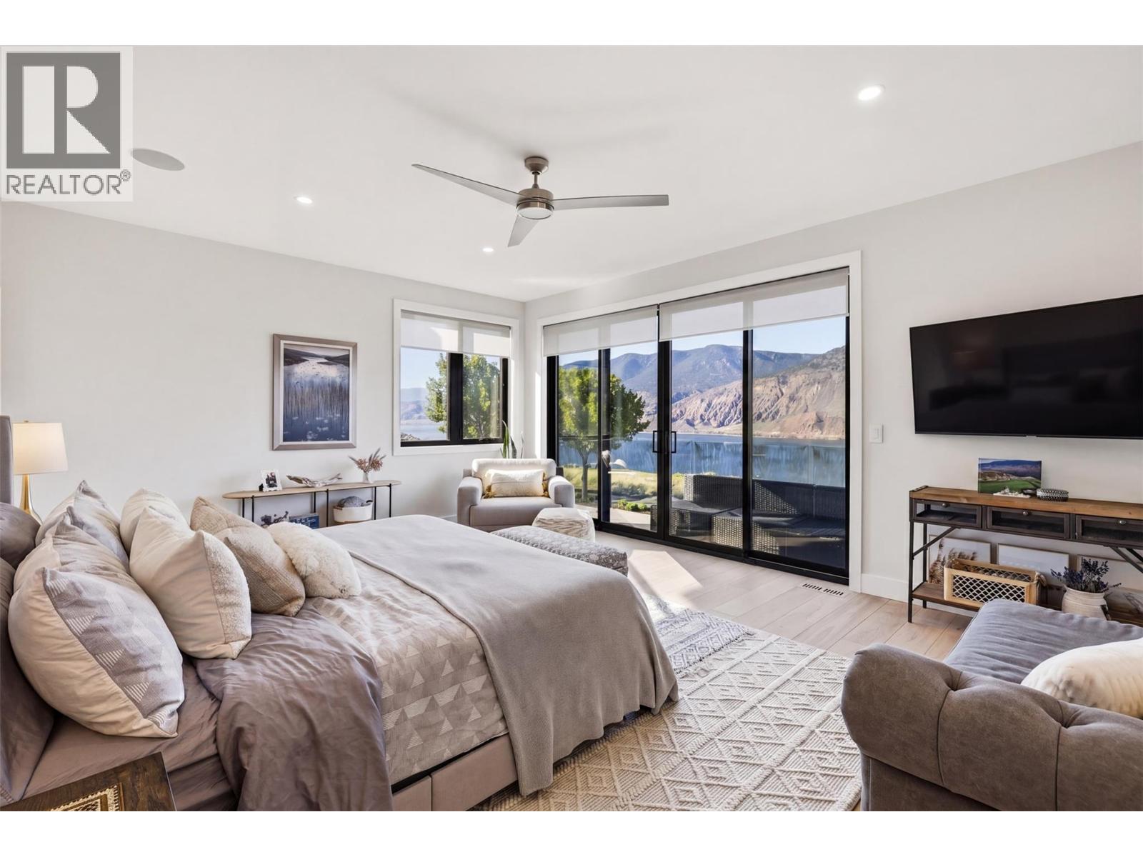 316 HOLLOWAY Drive - Image 38