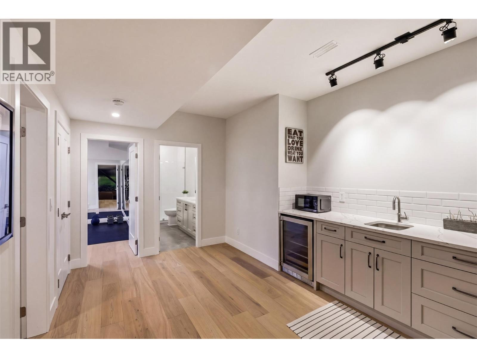 316 HOLLOWAY Drive - 62