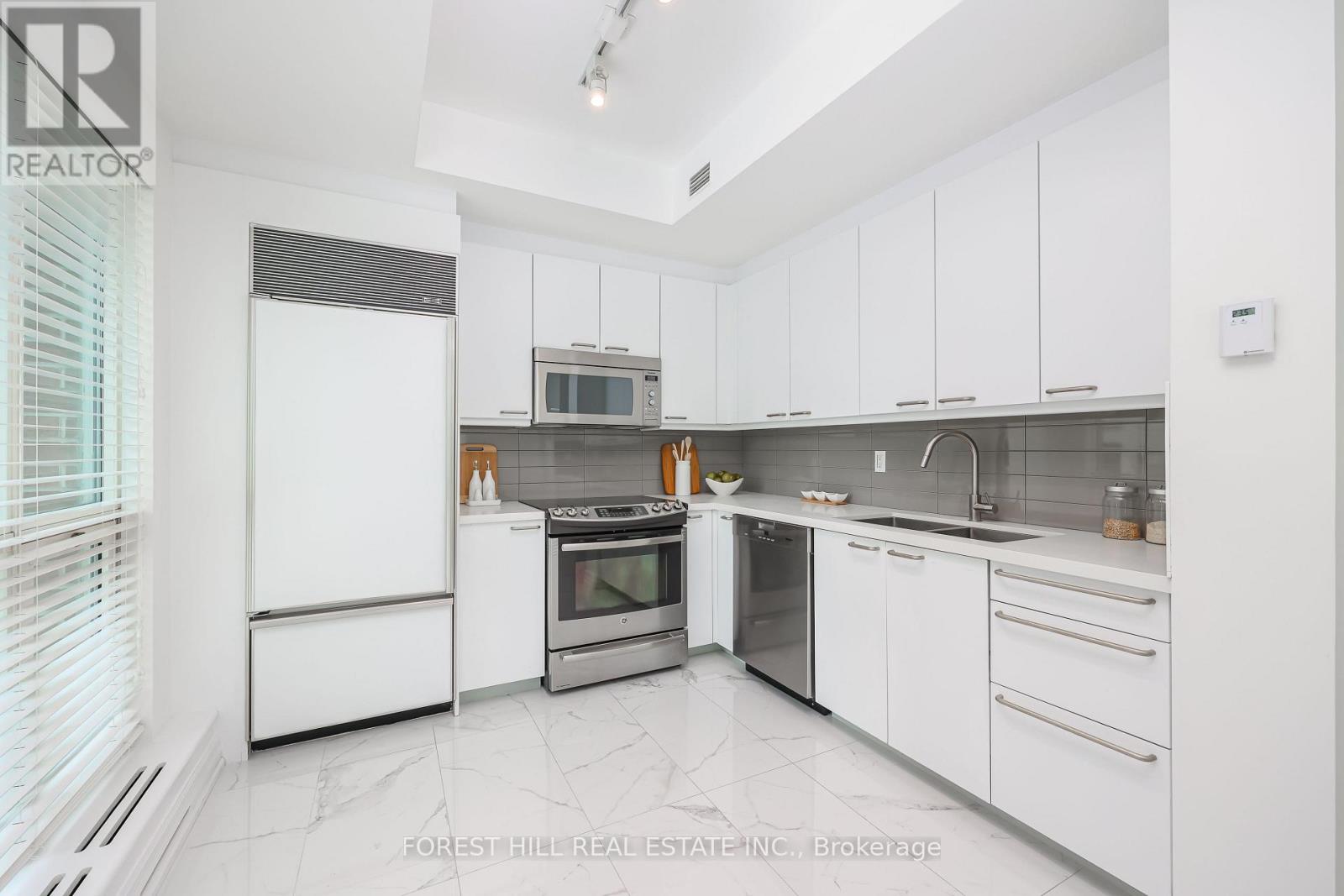 #305 38 AVENUE ROAD - 15
