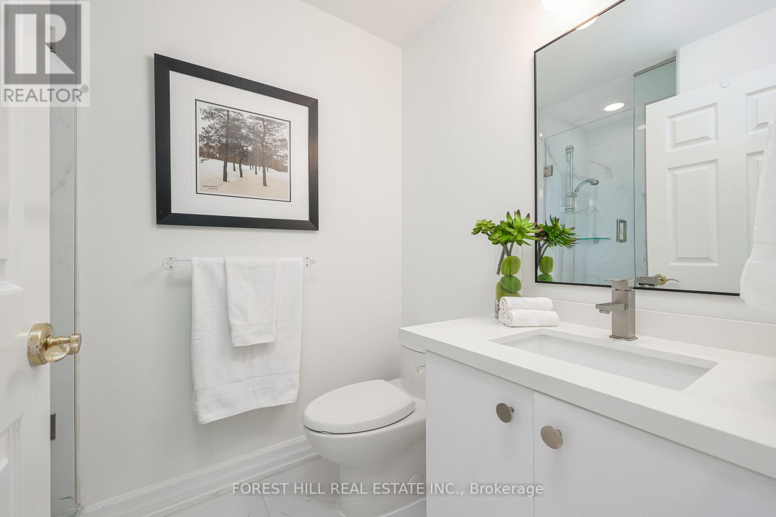 #305 38 AVENUE ROAD - 24