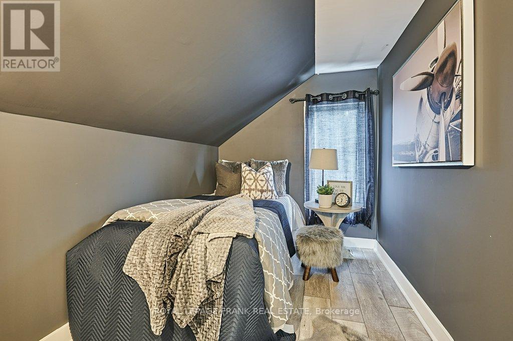 493 ST. LAWRENCE AVENUE - 13