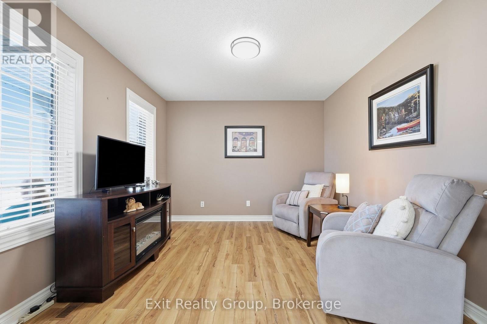 23 MOUNT GROVE CRESCENT - Image 10