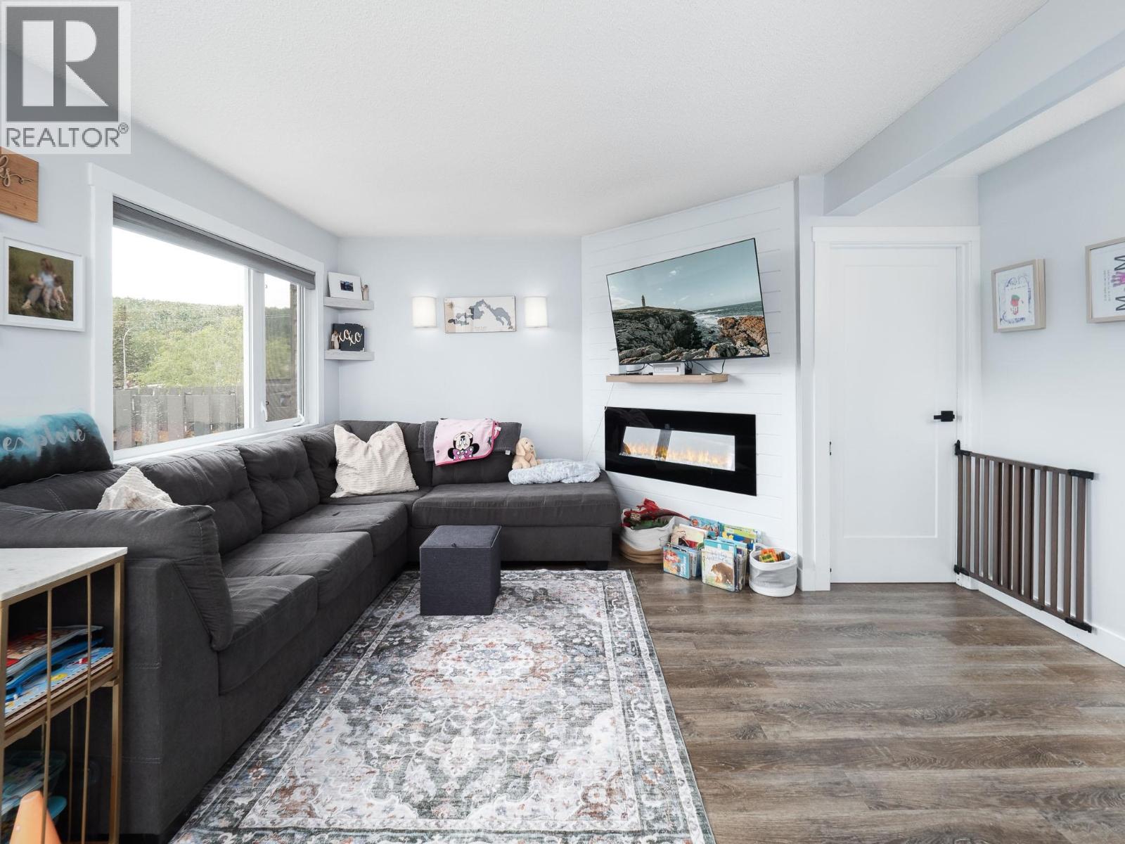Kitchen of 309 2550 S OSPIKA BOULEVARD · Prince George, BC