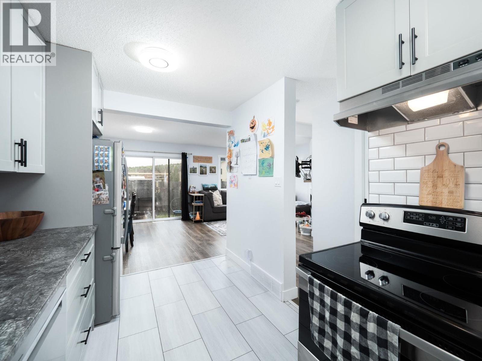 Dining room of 309 2550 S OSPIKA BOULEVARD · Prince George, BC