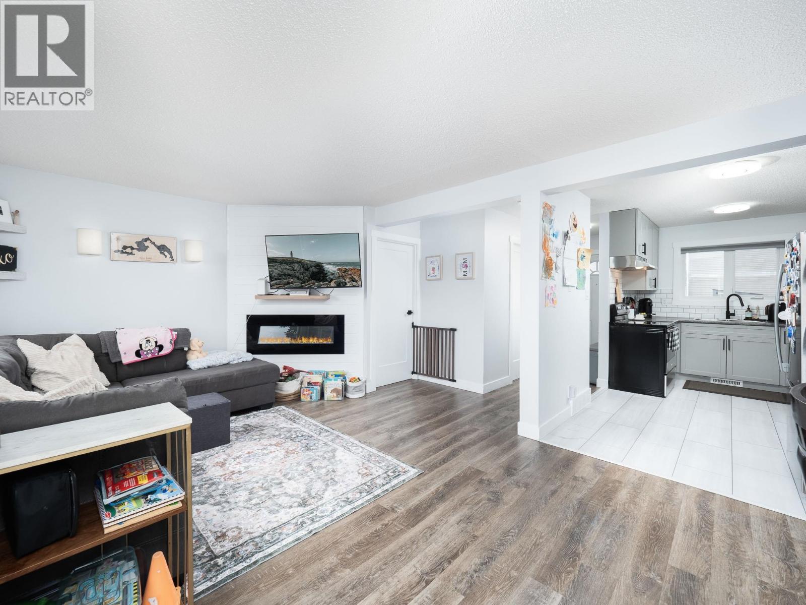 Primary bedroom of 309 2550 S OSPIKA BOULEVARD · Prince George, BC