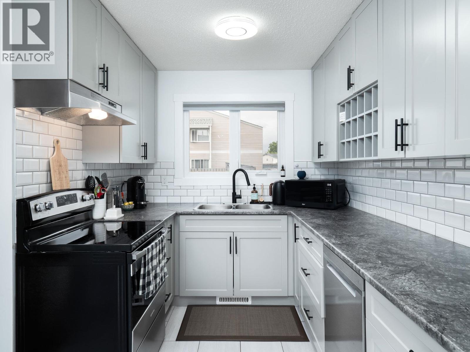 Photo 8 of 16 — 309 2550 S OSPIKA BOULEVARD · Prince George, BC