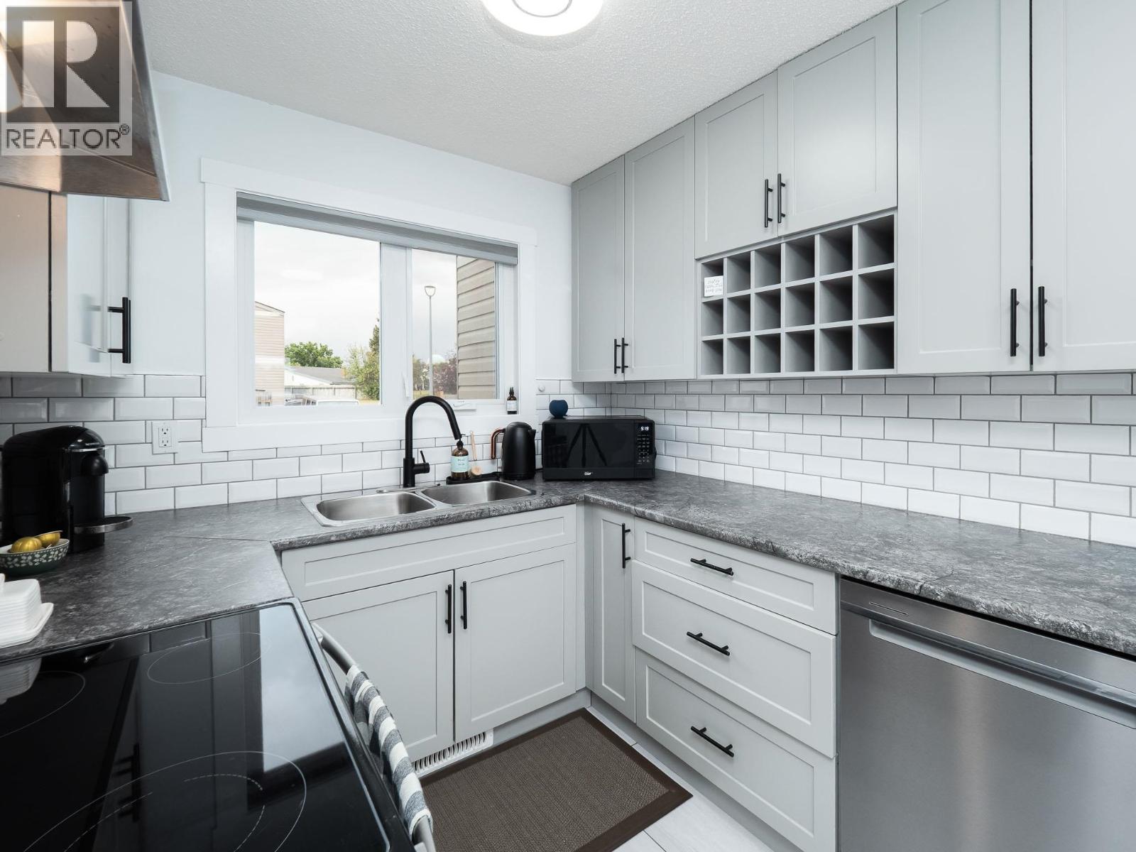 Photo 9 of 16 — 309 2550 S OSPIKA BOULEVARD · Prince George, BC