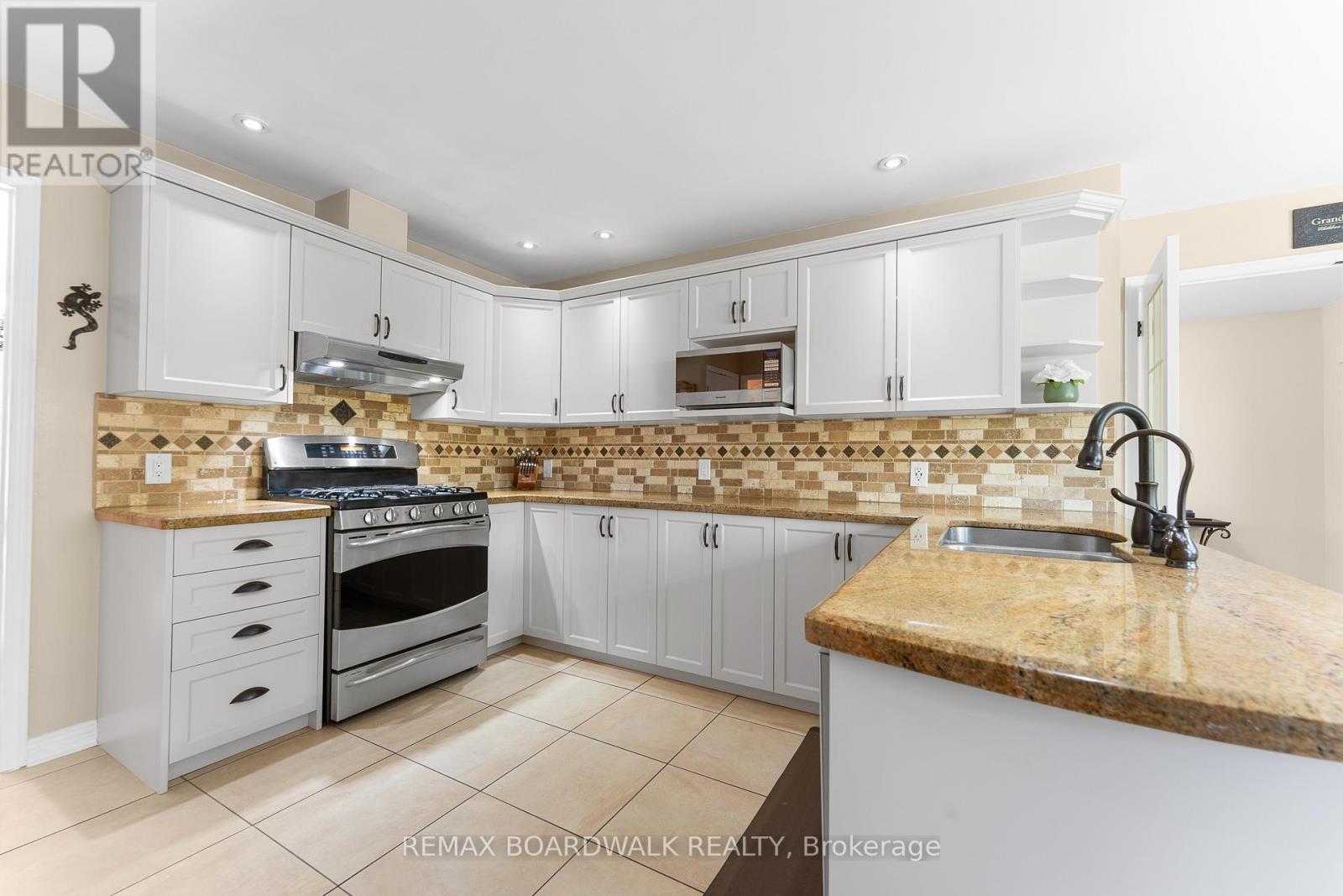 14 PANANDRICK VIEW DRIVE - 14