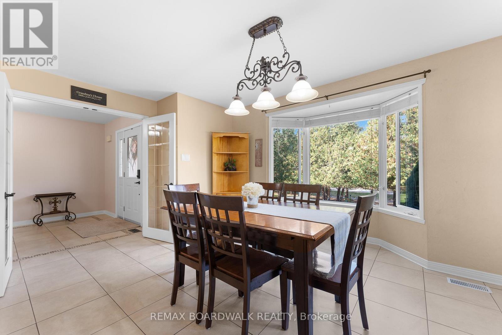 14 PANANDRICK VIEW DRIVE - 16