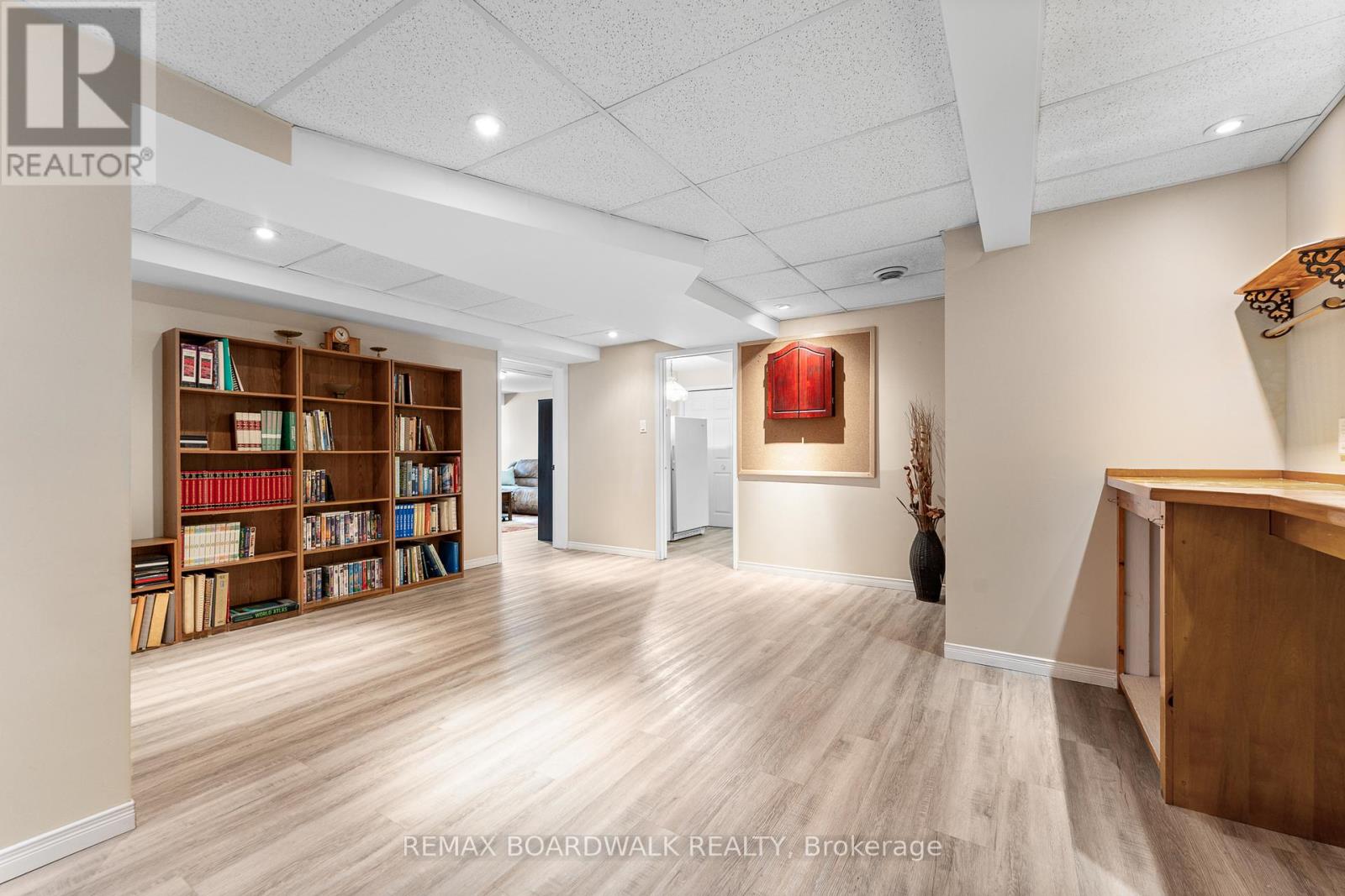 14 PANANDRICK VIEW DRIVE - 32