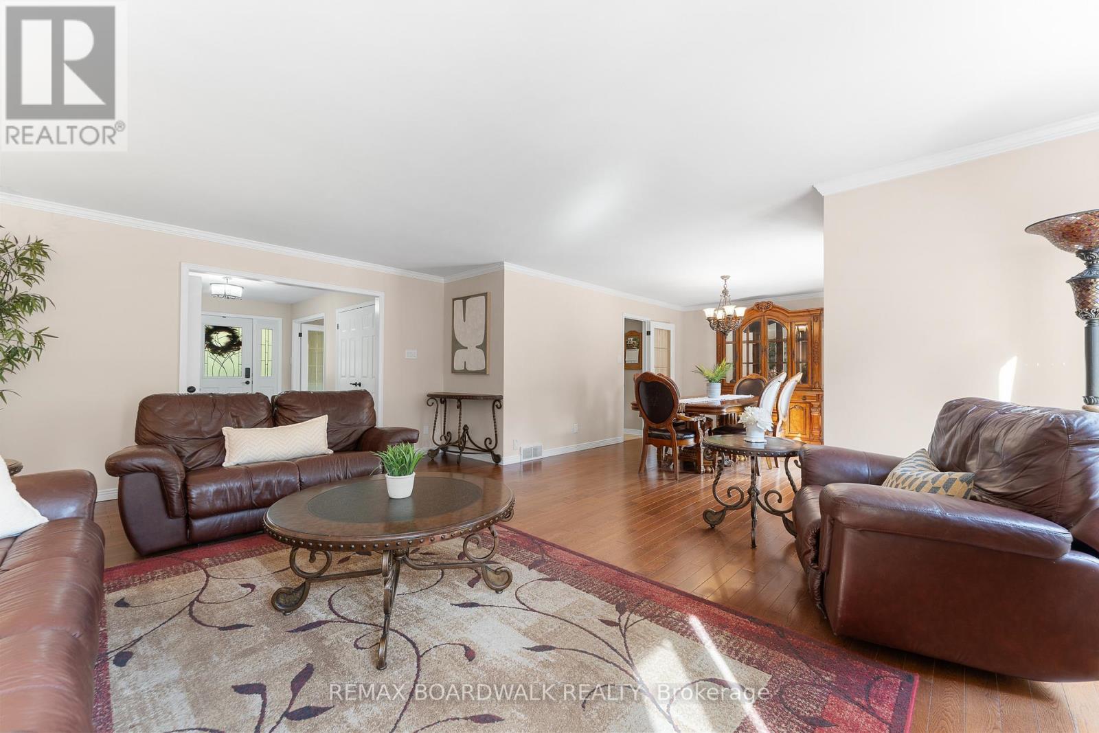 5 Bed, 4 Bath House for Sale in Ottawa – 14 PANANDRICK VIEW DRIVE, Ottawa – MLS# X13636710 - Image 9