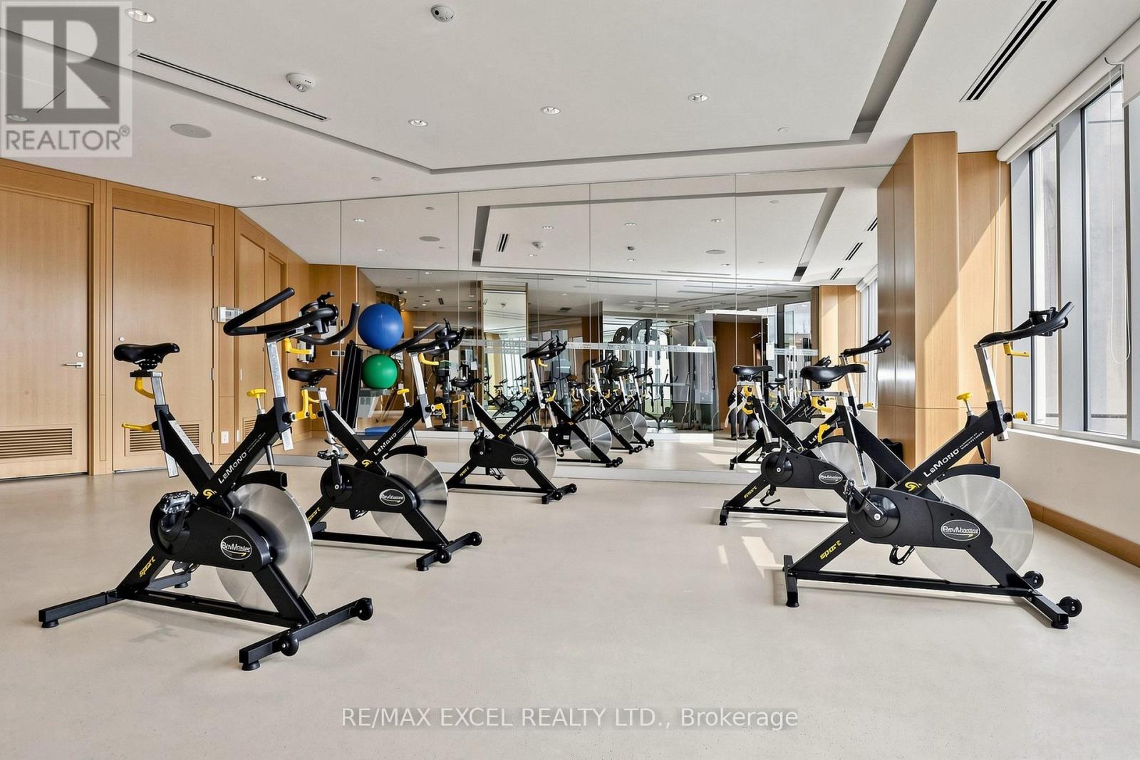 #906 120 HARRISON GARDEN BOULEVARD - Image 16