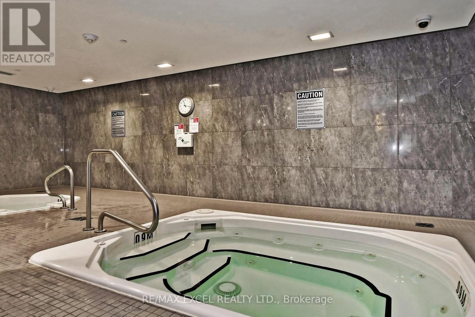 #906 120 HARRISON GARDEN BOULEVARD - Image 17