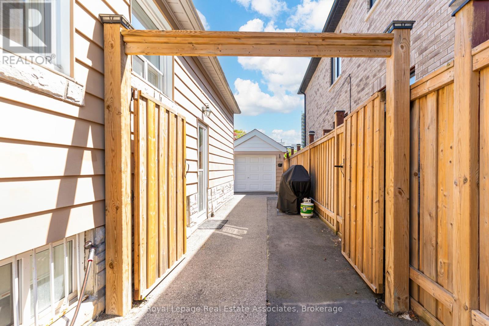 43 HEALE AVENUE - 18