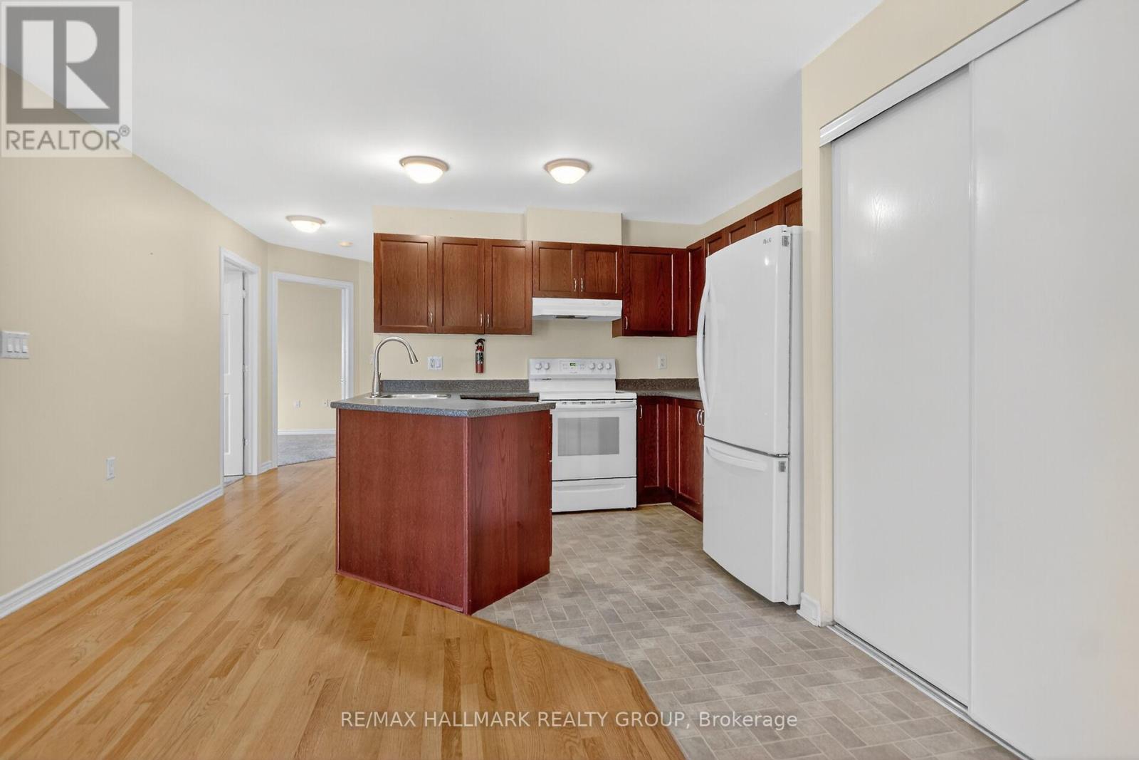 2 Bed, 3 Bath House for Sale in Ottawa – 600 SUNBEAM PRIVATE, Ottawa – MLS# X12588616 - Image 23