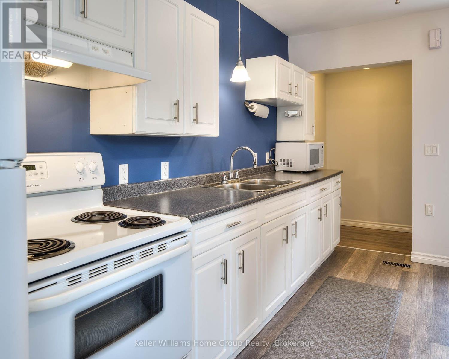 1346 KING STREET E - 17