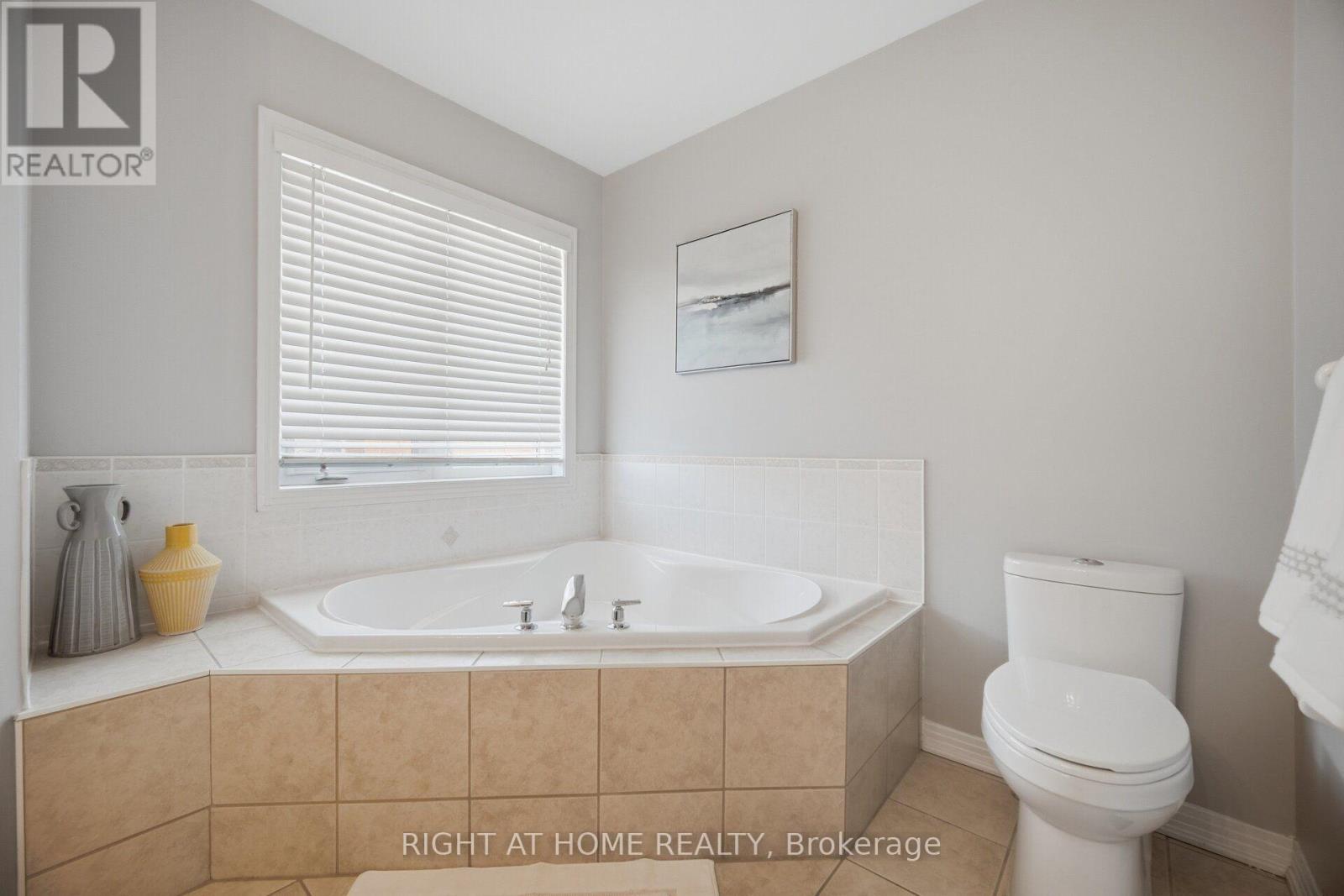 82 STARHILL CRESCENT - 35
