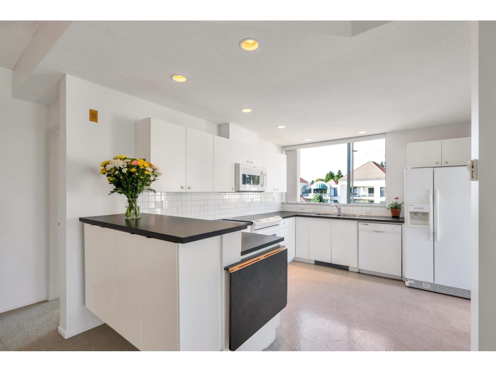 2 Bed, 2 Bath Apartment for Sale in Surrey – 402 1765 MARTIN DRIVE, Surrey – MLS# R3149896 - Image 12