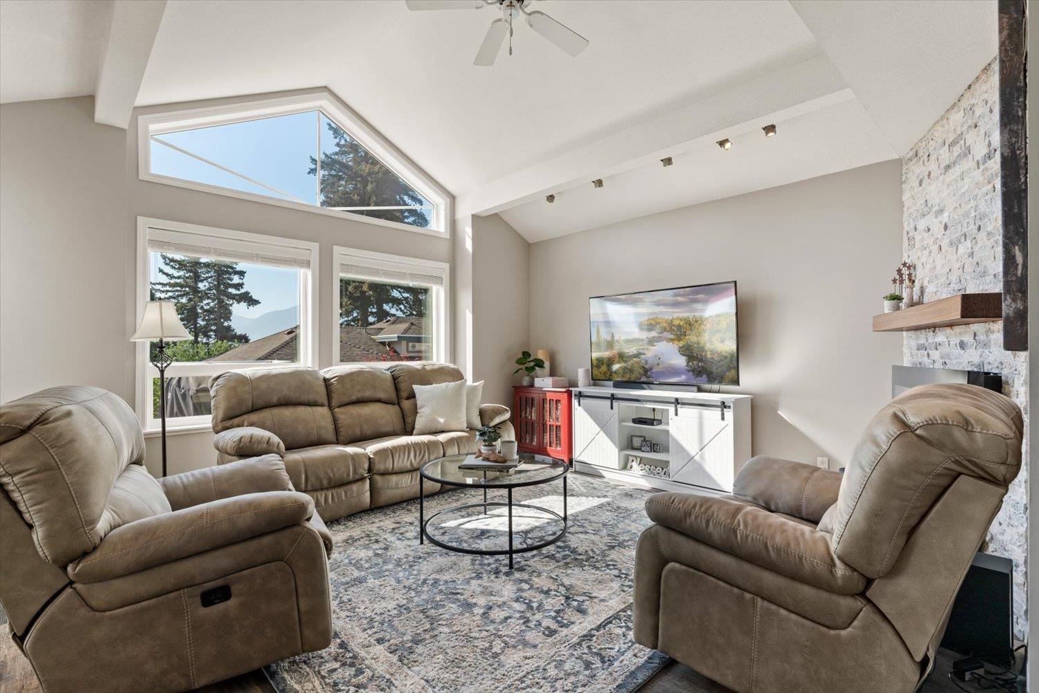 11 8590 SUNRISE DRIVE, Chilliwack Mountain, Chilliwack