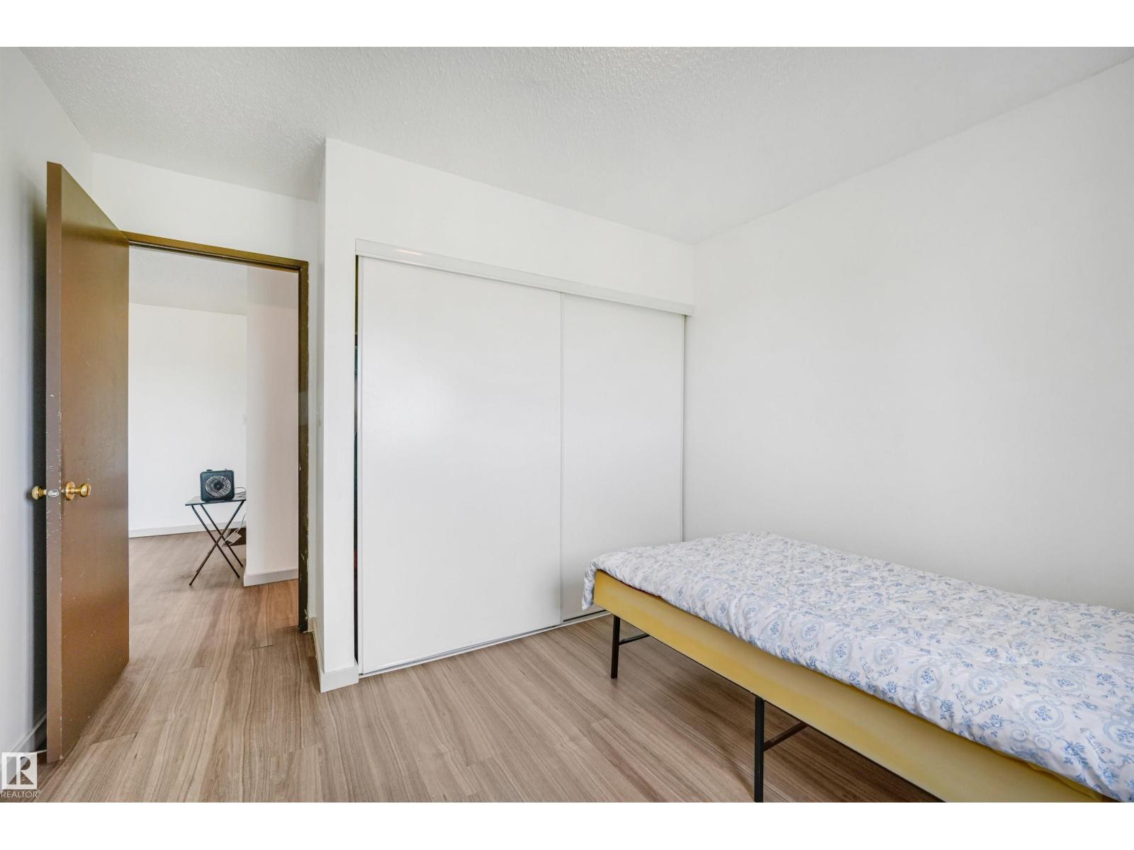 #410 5065 31 AV NW - 37
