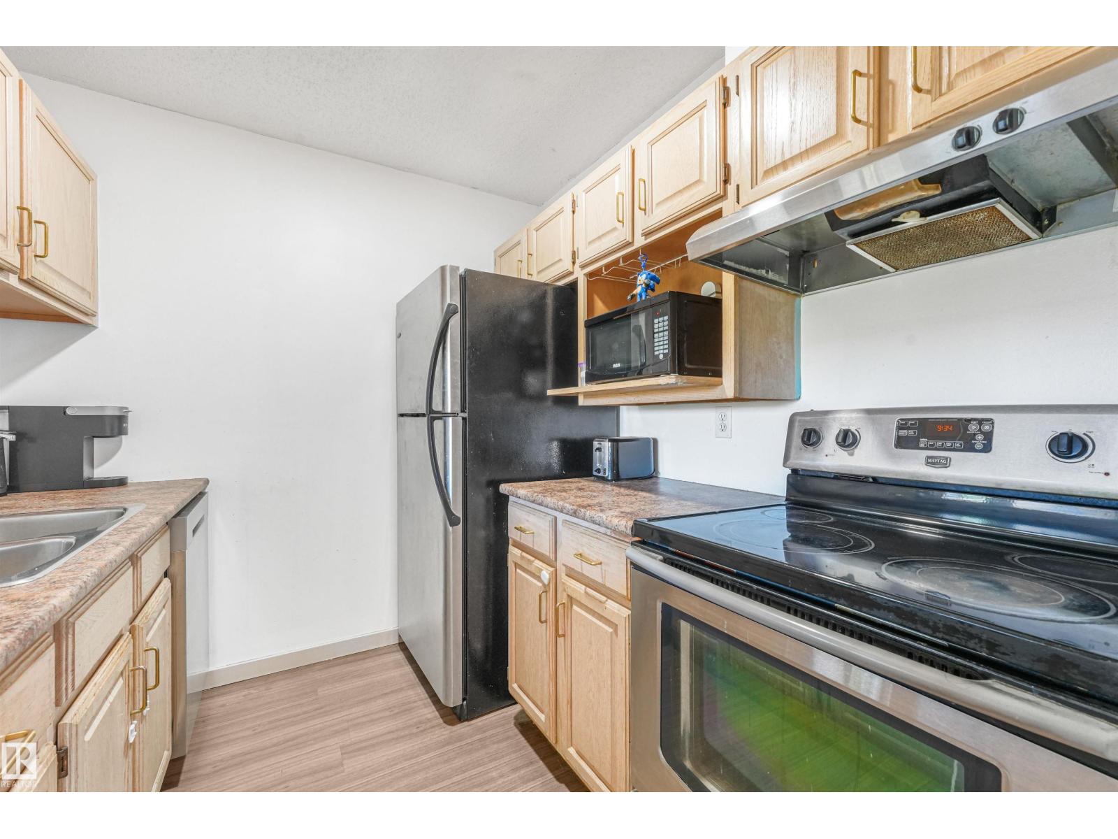#410 5065 31 AV NW - 33
