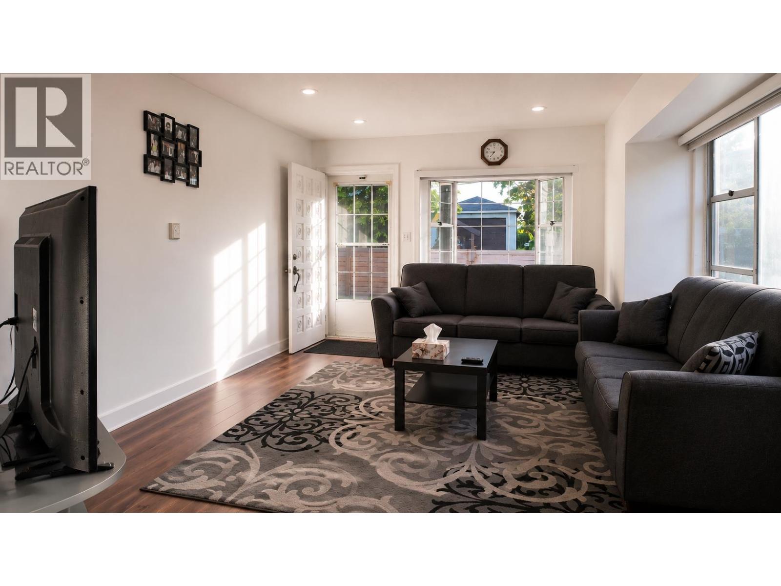309 JOHNSTON STREET, New Westminster — photo 2