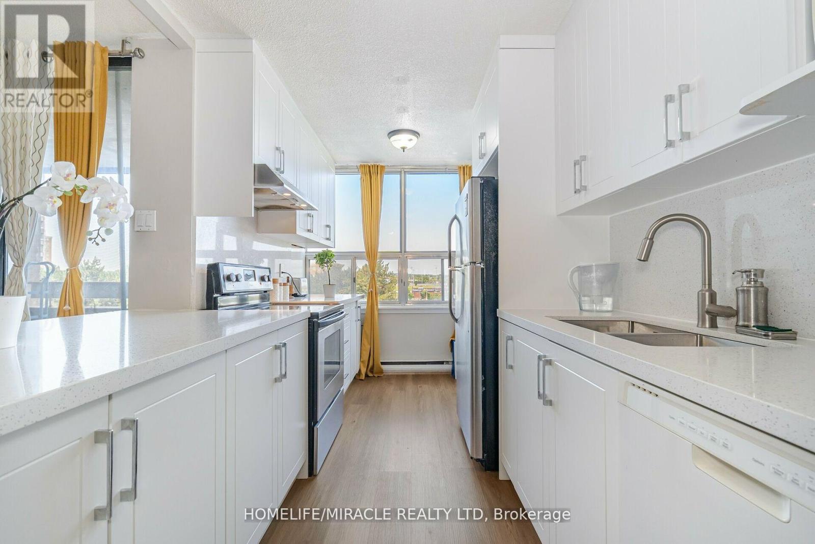 #608 25 KENSINGTON ROAD - 17