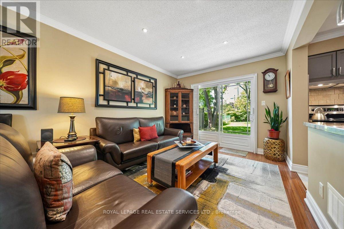 987 SIERRA BOULEVARD - 11