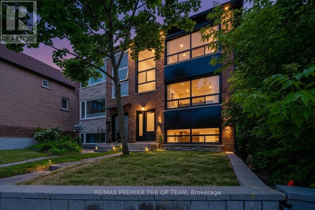 Photo of 299 Quebec Avenue