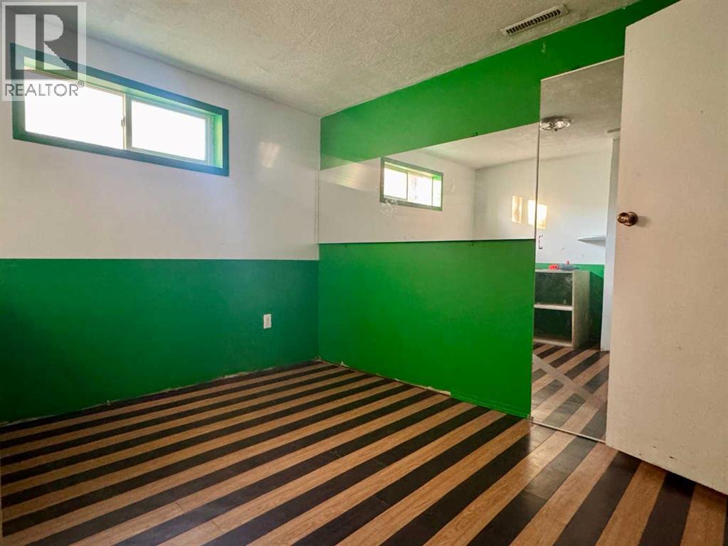 5004 35 Avenue - Photo 14
