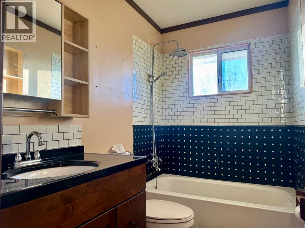 5004 35 Avenue - Photo 12