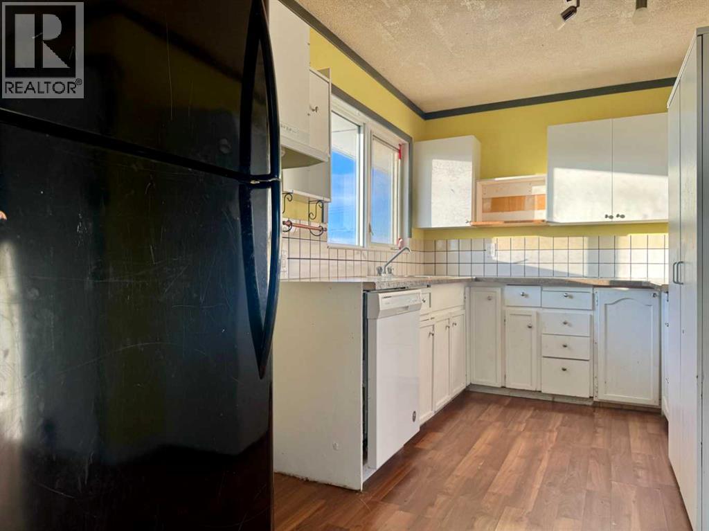 5004 35 Avenue - Photo 7